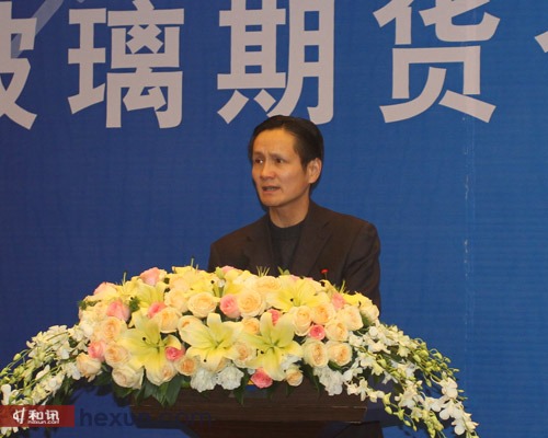 中國建筑玻璃與工業(yè)玻璃協(xié)會(huì)常務(wù)副秘書長周志武